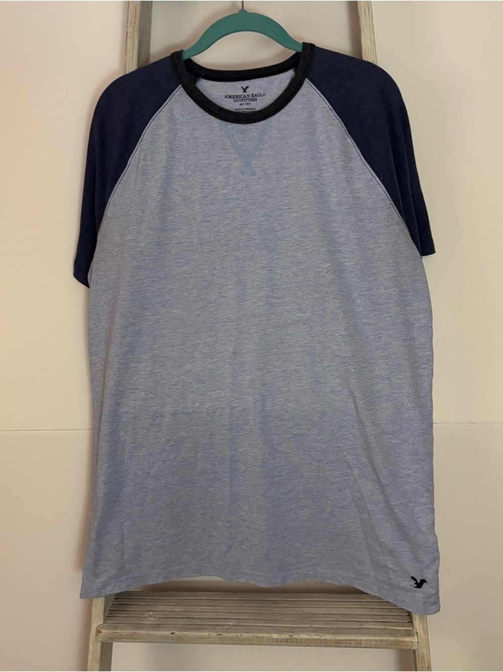 American Eagle Men’s Large Raglan Short Sleeve Shirt, clean boy, relaxed preppy